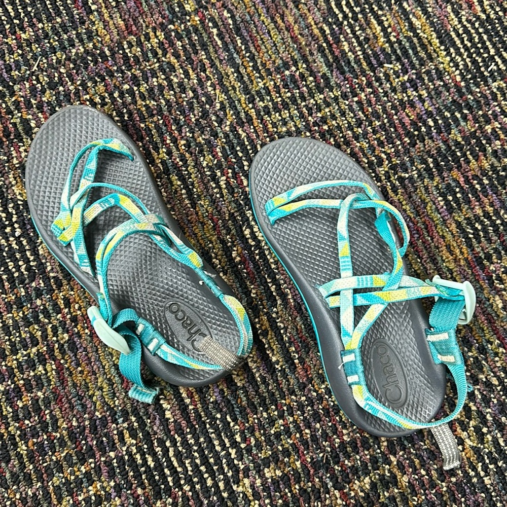 Girls Chacos Size 4